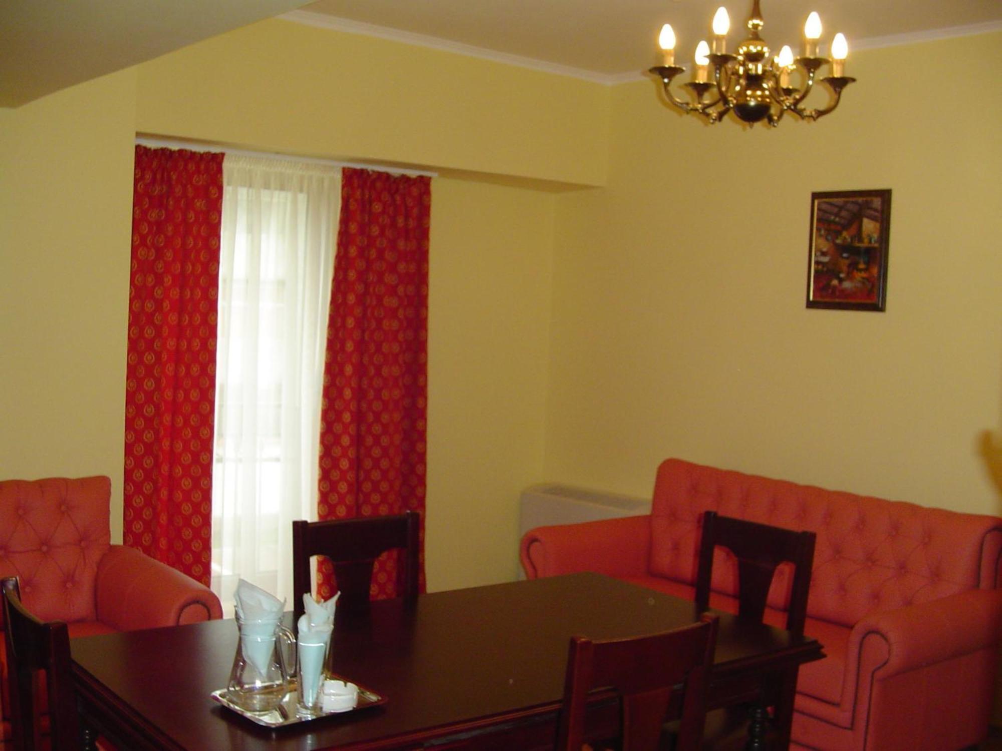 Hotel Europa Плоєшті Екстер'єр фото