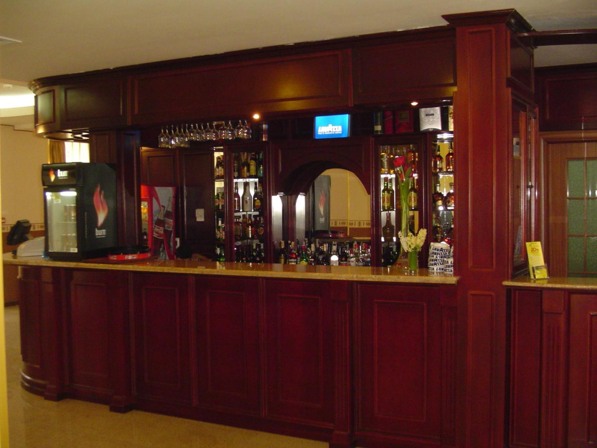 Hotel Europa Плоєшті Екстер'єр фото