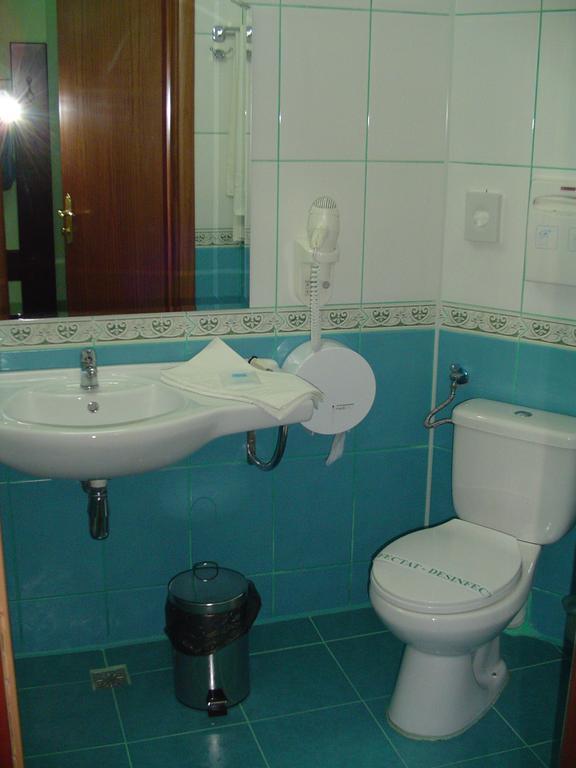 Hotel Europa Плоєшті Номер фото