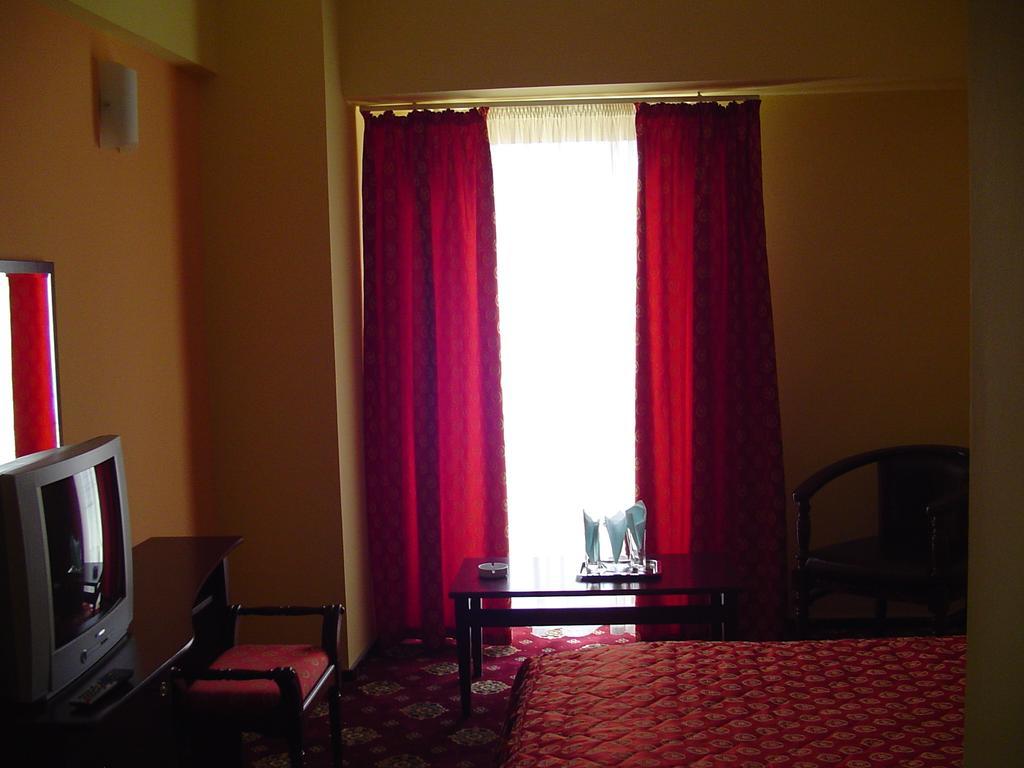 Hotel Europa Плоєшті Номер фото