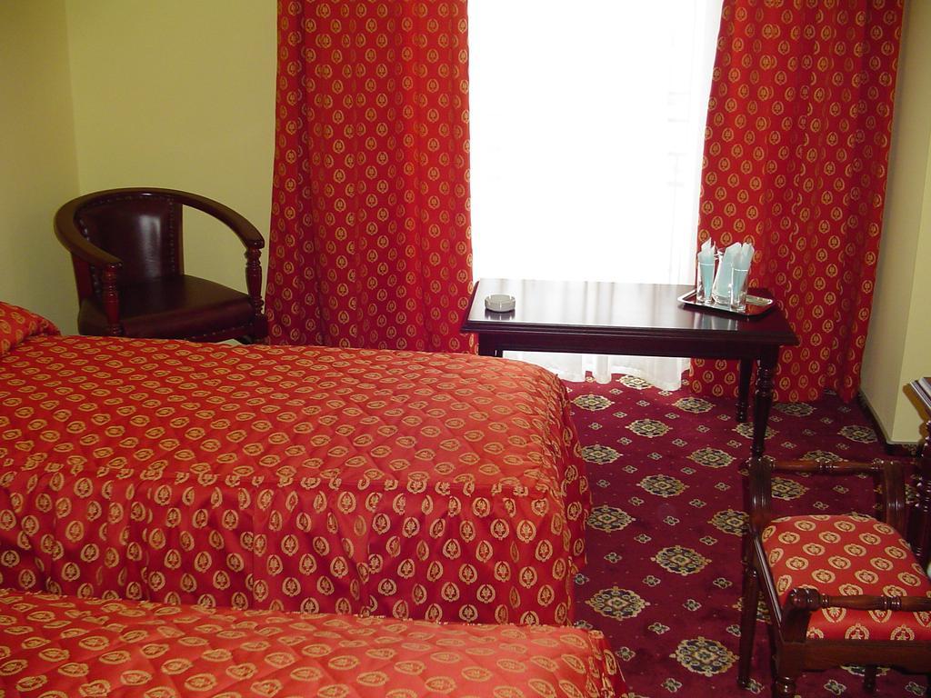 Hotel Europa Плоєшті Номер фото